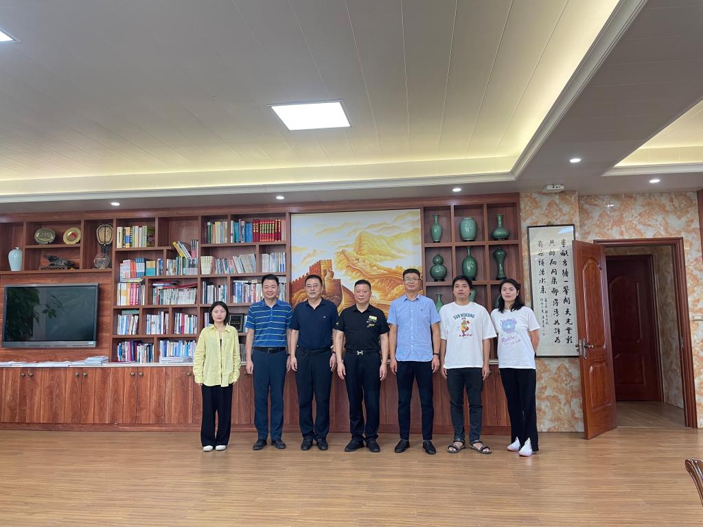 温州研究生分院赴亚龙集团对接学生入企事宜