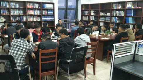 倾听心声，关爱成长——温州研究生分院召开学生座谈会