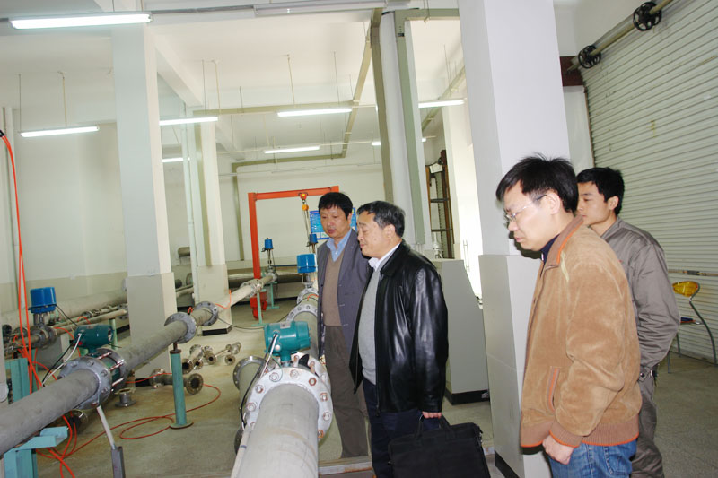 泵阀平台、紧密层单位黄明亚教授一行参观研究院实验室