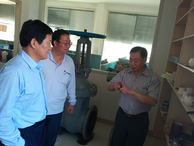 温州市科技局匡连庭副局长和泵阀院杨国来院长走访中力阀门