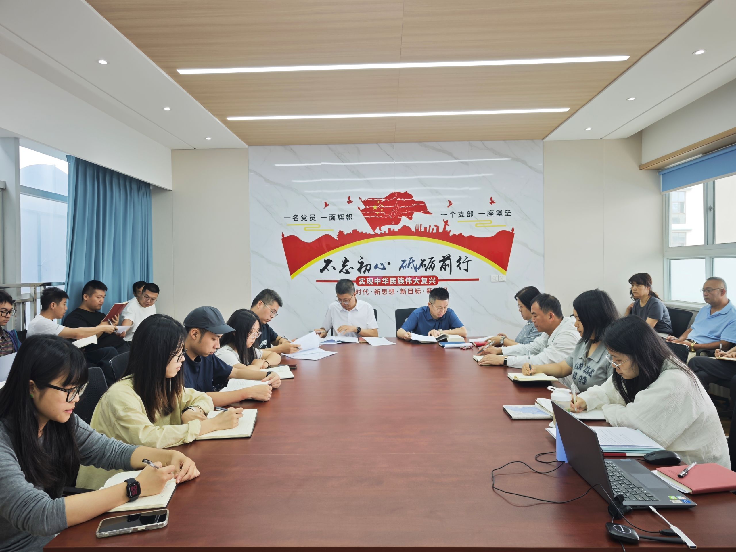 温州泵阀院直属党支部召开职工理论学习会议