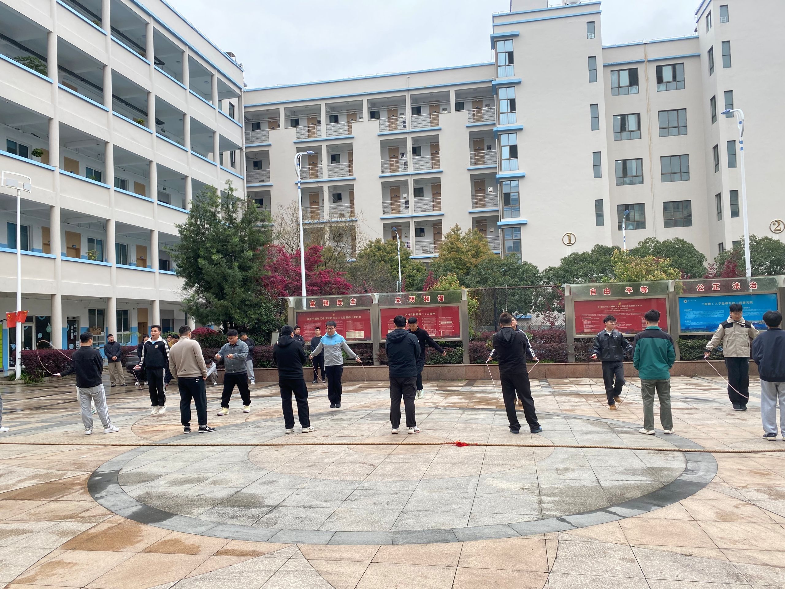 兰理工温州研究生联培基地举办拔河比赛