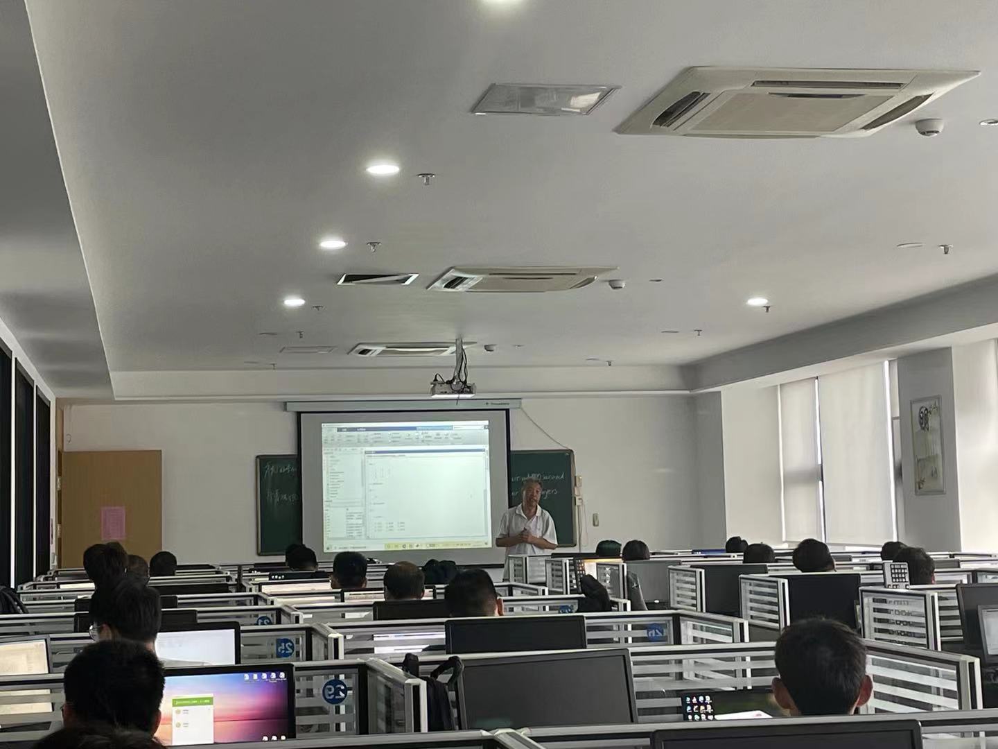 温州研究生分院举行MATLAB系列专题教学活动