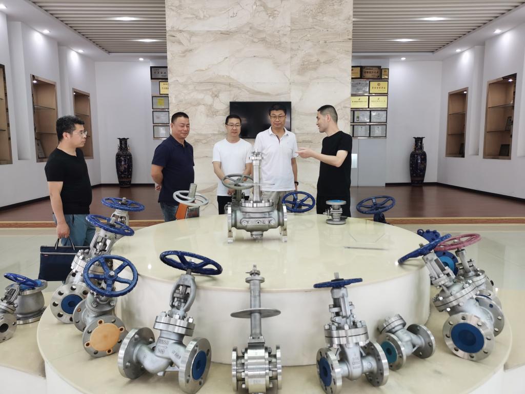 兰理工温州泵阀院走访永隆阀门