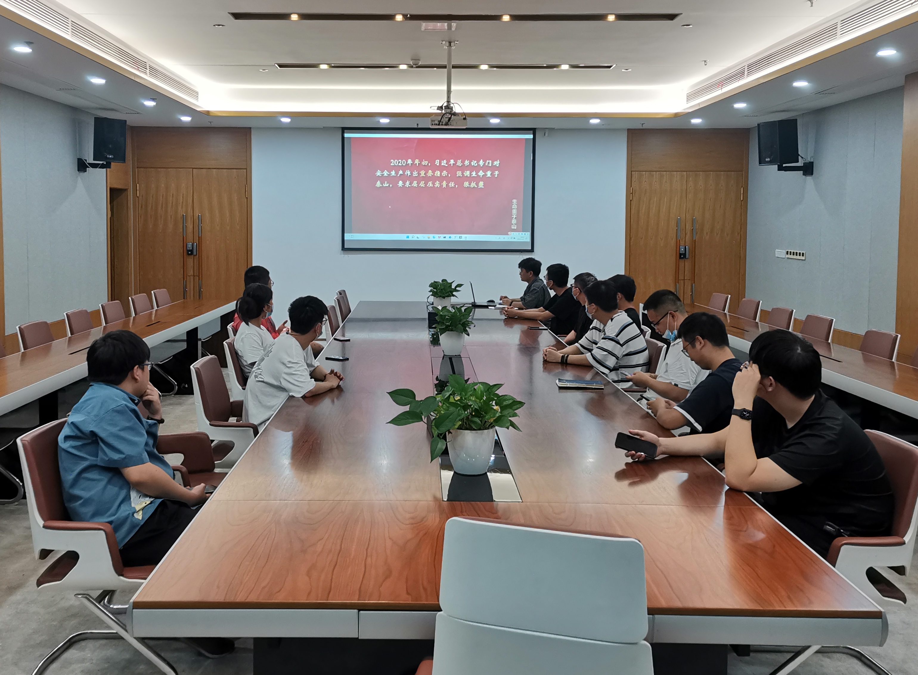 兰理工温州研究生分院开展安全生产月主题班会及6月主题团日活动