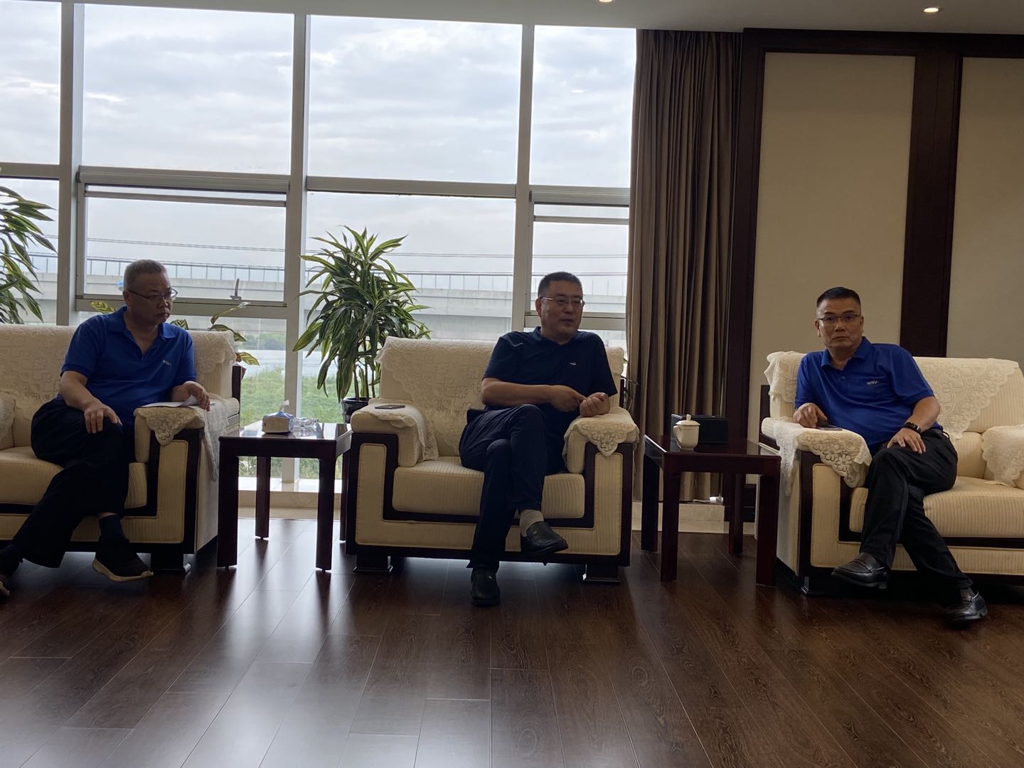 兰理工温州泵阀院赴龙湾与多家企业开展合作交流