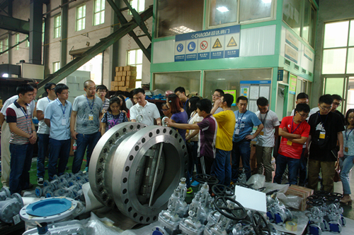 温州研究生分院组织2014级新生赴实践企业参观