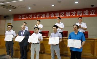 栽好梧桐树，引得凤来栖