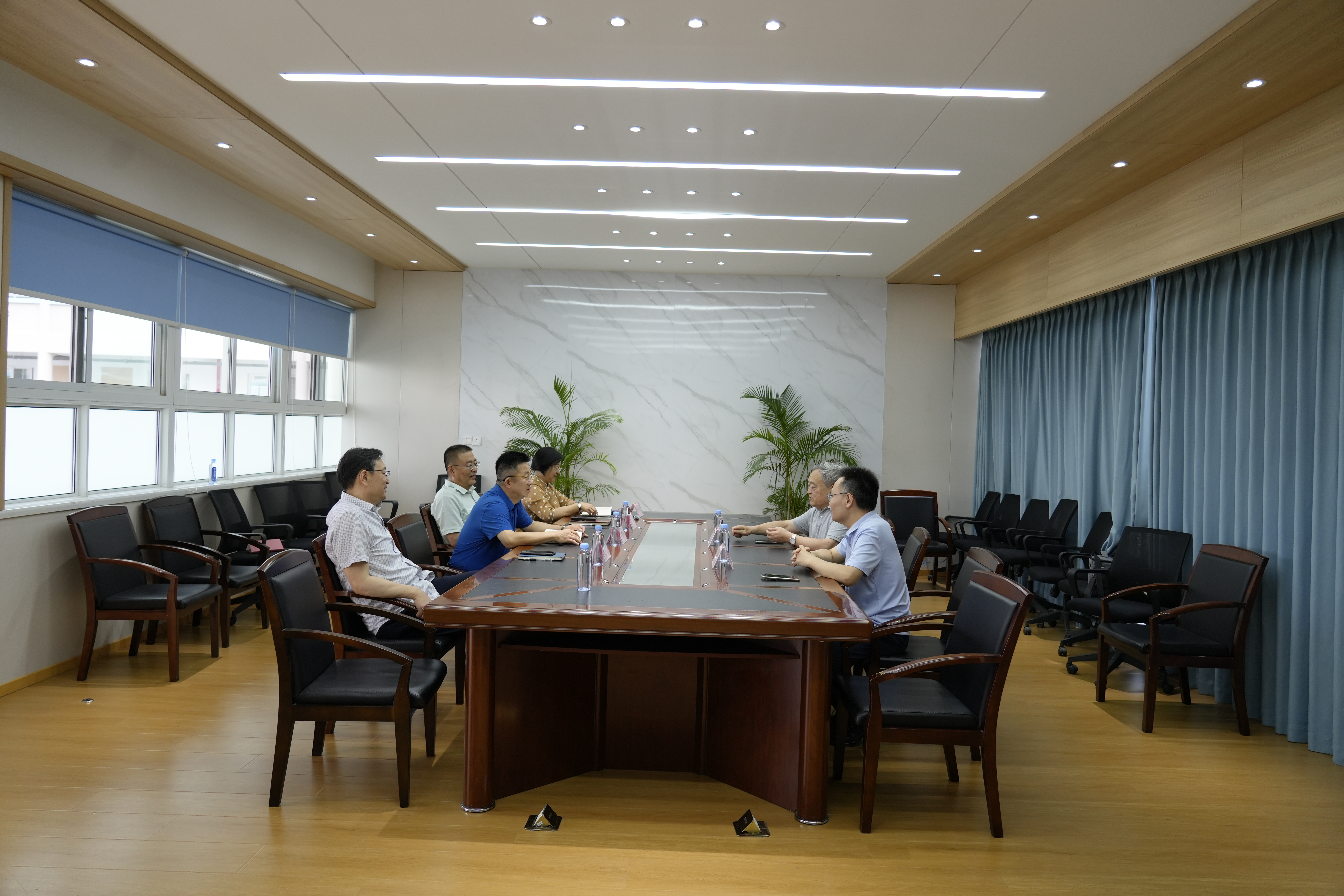 全国阀门标准化技术委员会主任委员黄明亚一行莅临兰理工温州泵阀院指导交流