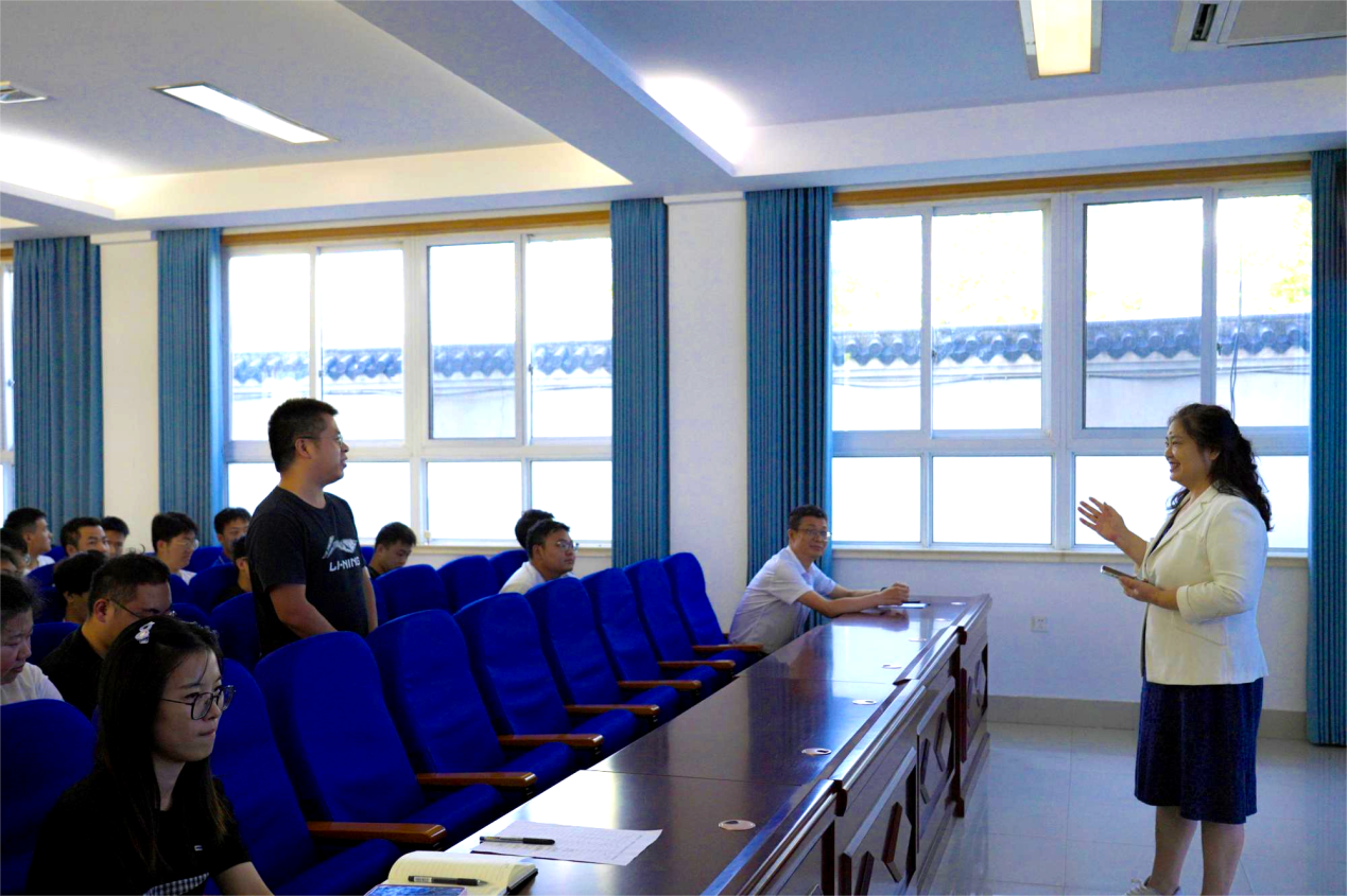 兰理工温州泵阀院开展商务礼仪专题报告