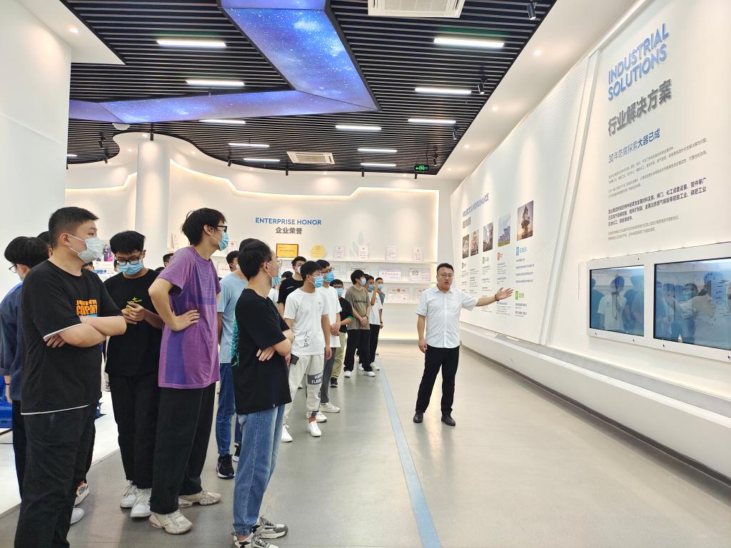 温州研究生分院组织学生参观温州企业