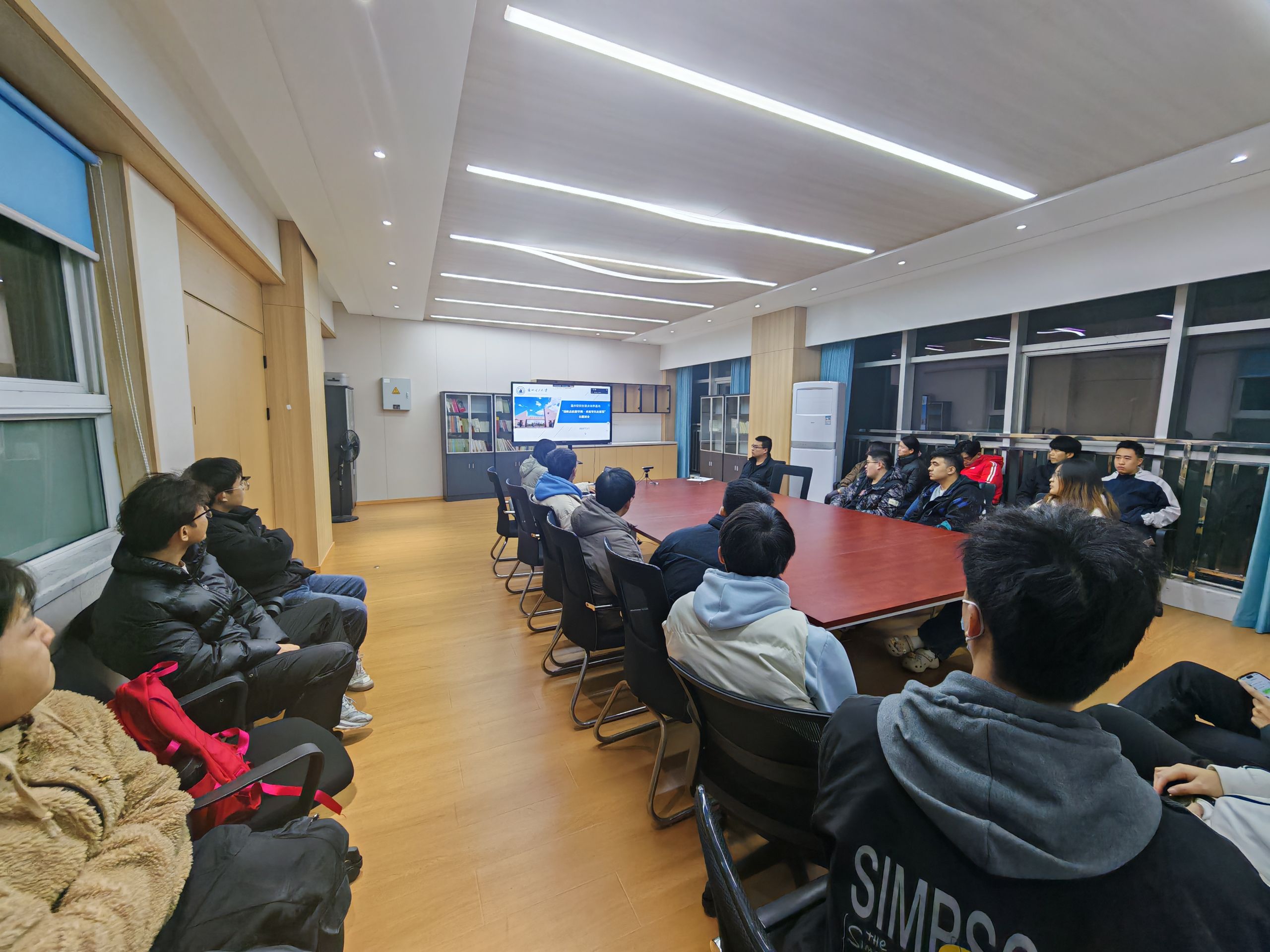 兰理工温州研究生联合培养基地开展二月主题班团活动