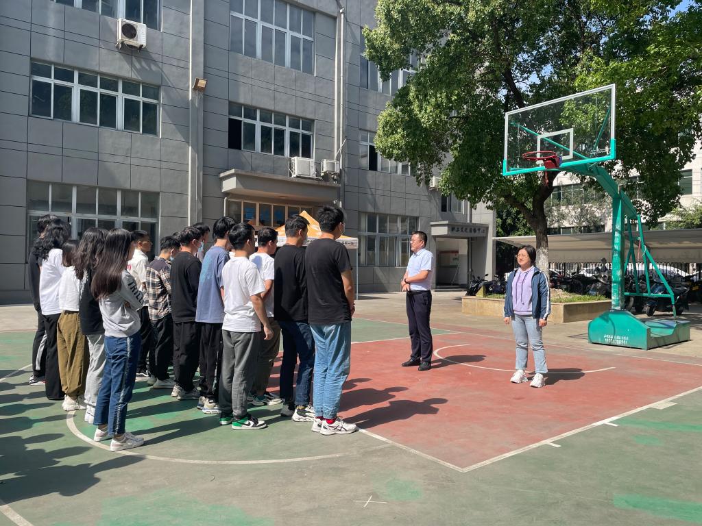 温州研究生分院召开趣味运动会及主题班团学习会议